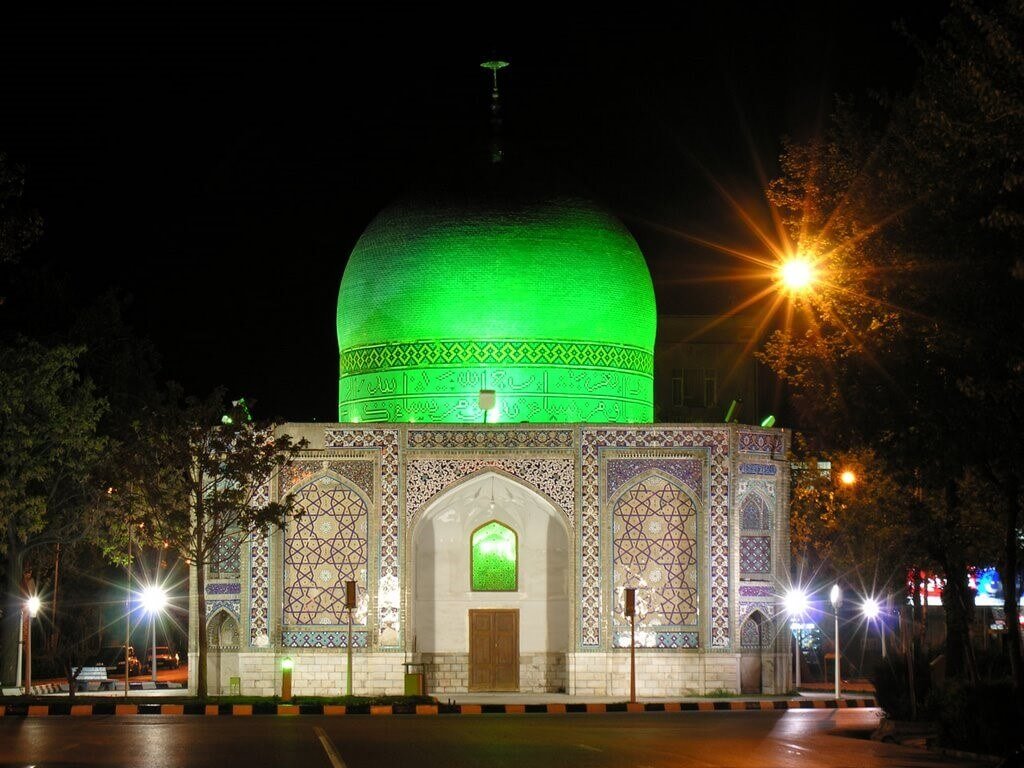 تصویر گنبد سبز در مشهد
