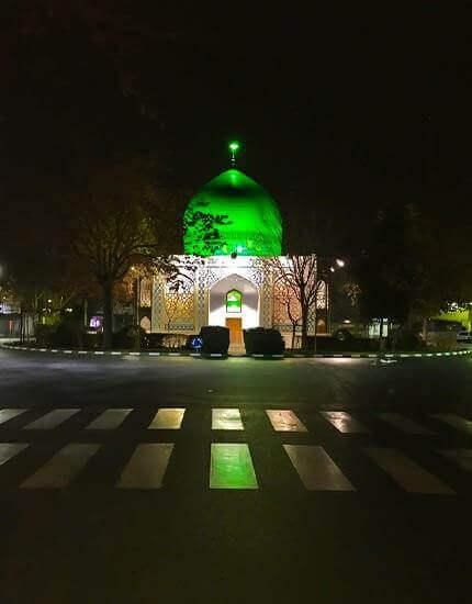 تصویر گنبد سبز در شب