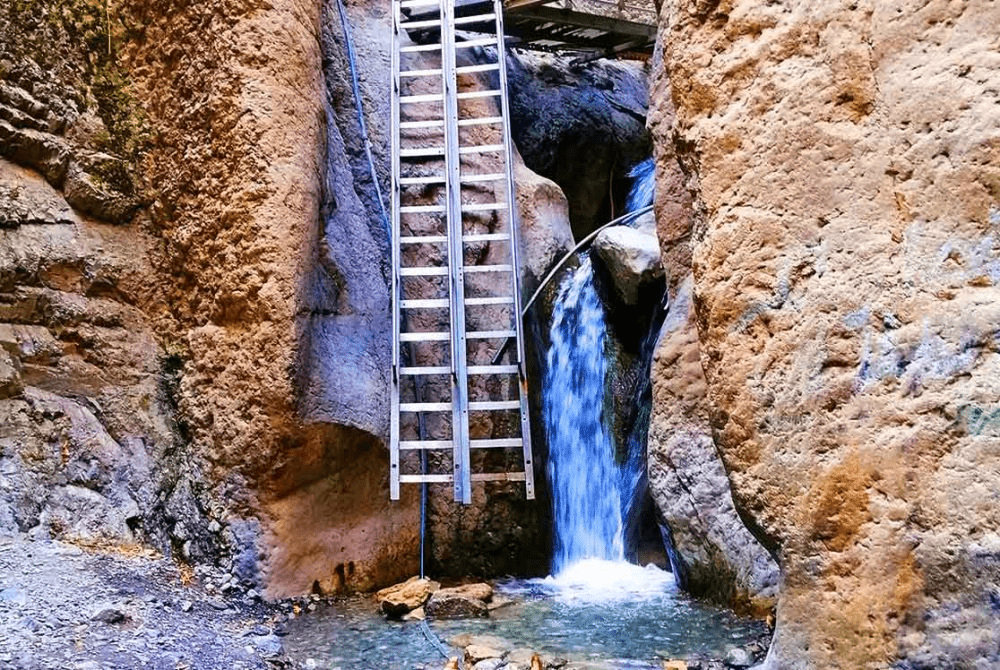 تصویری زیبا از آبشار قره سو کلات