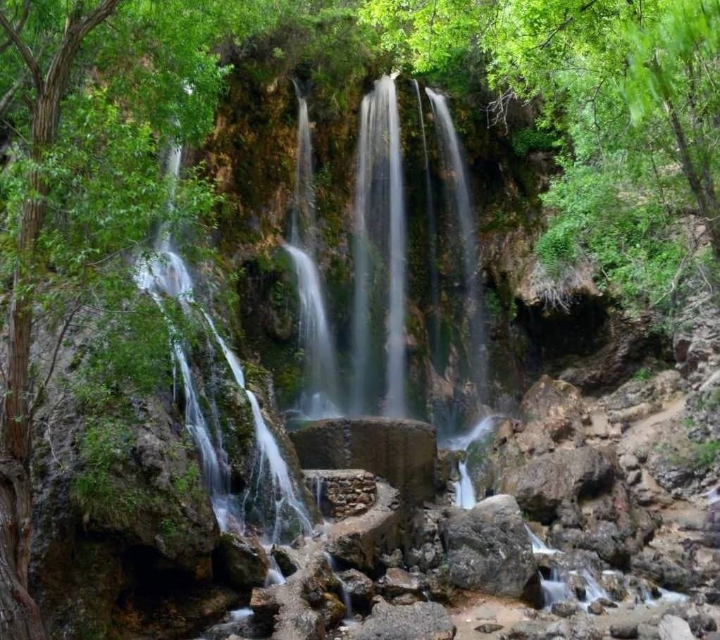 تصویر کوه و آبشار مشهد