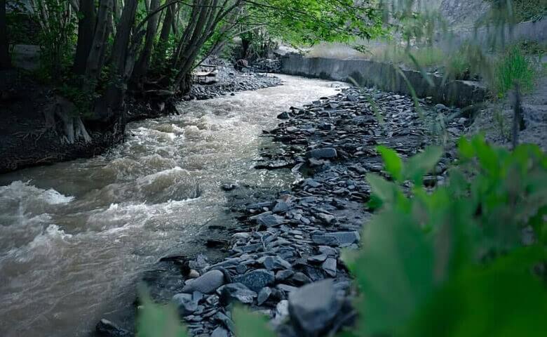 تصویر رودخانه در طرقبه