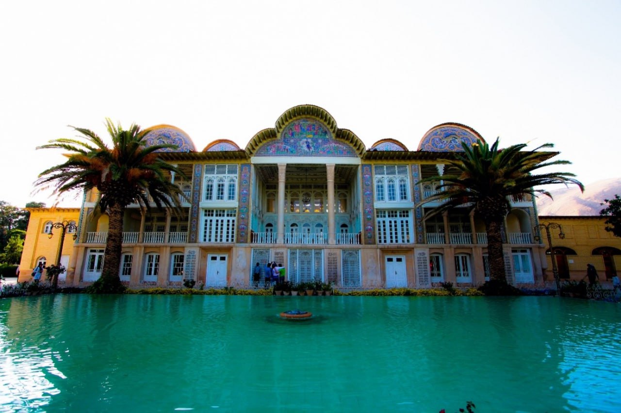 تصویر حوض در باغ ارم شیراز