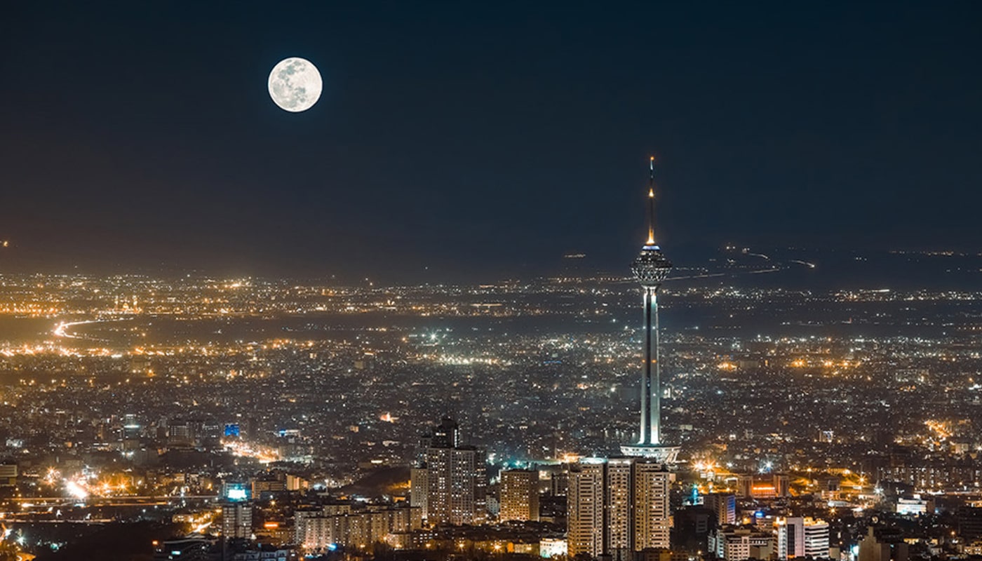 تصویر گردشگری در شب تهران
