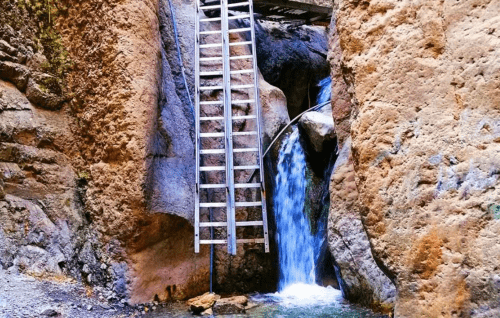 تصویری از آبشارهای اطراف مشهد آبشار قره سو